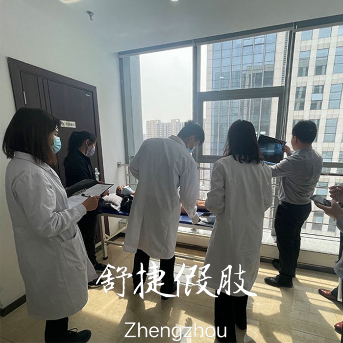 大腿假肢，制作前檢查.jpg