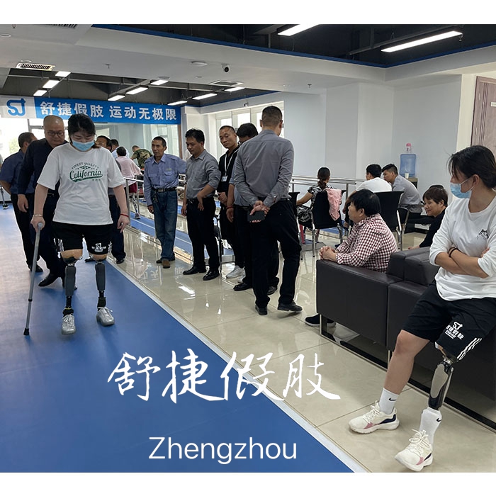 雙大腿假肢，智能假肢